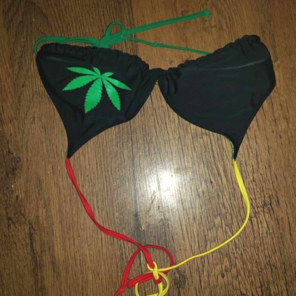 top& bottom reversible rasta tirangle bikini. bottom small/top medium